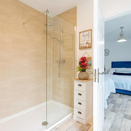 Holland House No3 * Droíchead an Chláir