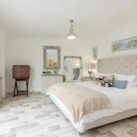 Holland House No3 Droíchead an Chláir