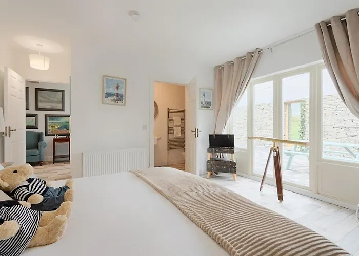 Holland House No3 * Droíchead an Chláir